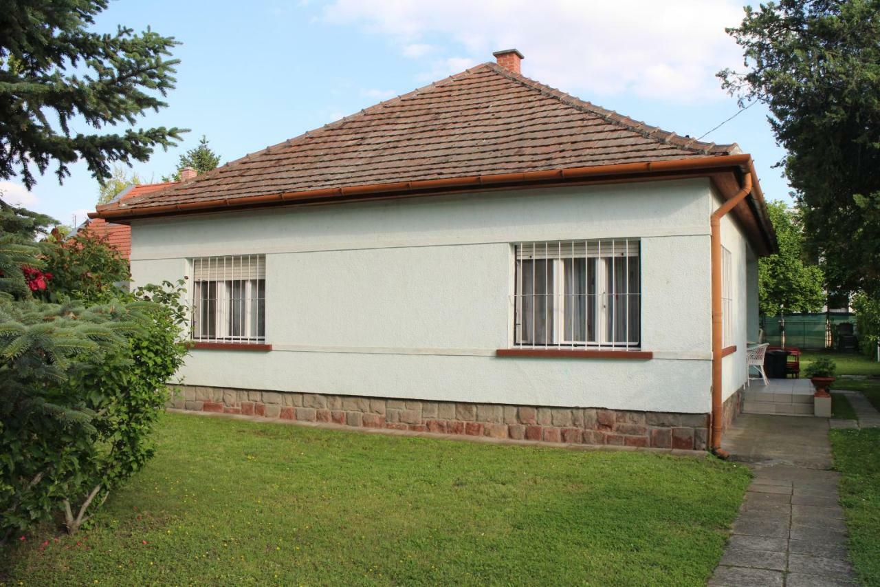Evelin Nyaralohaz Villa Siofok Exterior photo